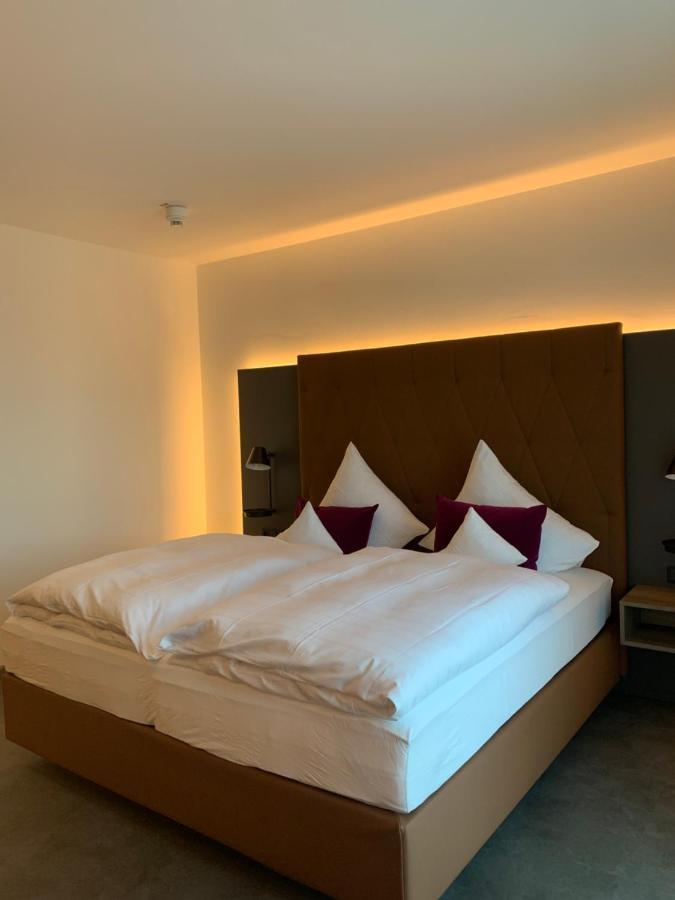Emils Hotel Pirmasens Buitenkant foto